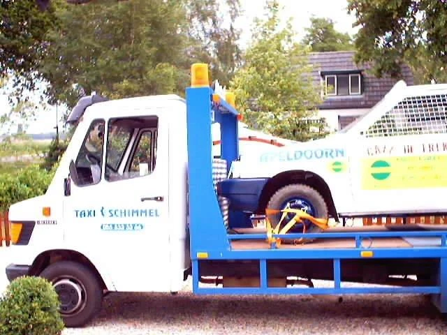 Oude Lada omgebouwd tot crossauto, Taxi Schimmel 2002