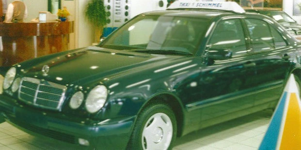 Mercedes E Klasse taxi van Taxi Schimmel, representatief vervoer in Apeldoorn