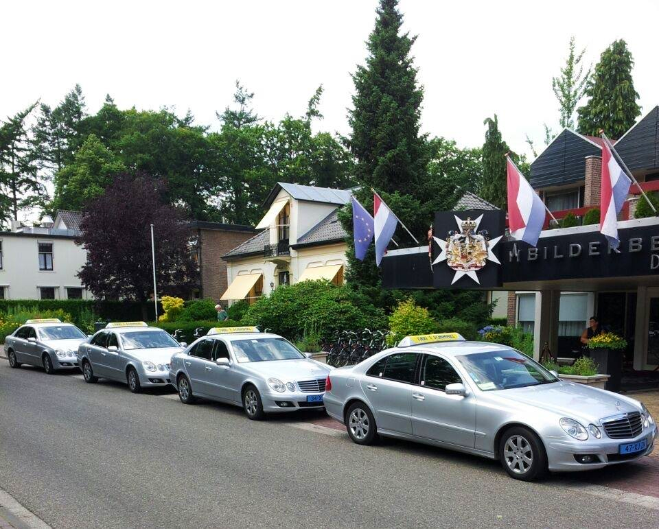 Taxi Schimmel taxi's bij hotel, representatief vervoer in Apeldoorn