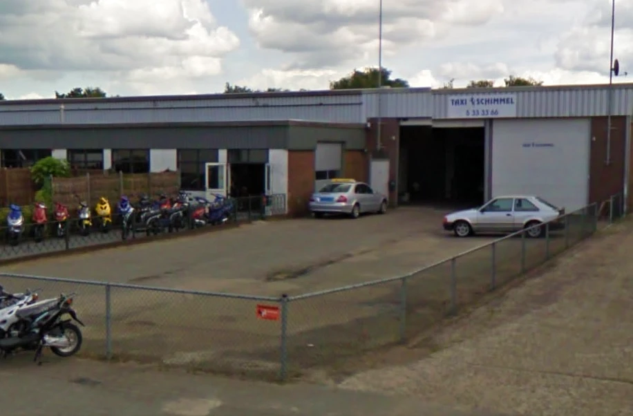 Pand Vlijtseweg 168 in Apeldoorn, Taxi Schimmel met centrale en garage