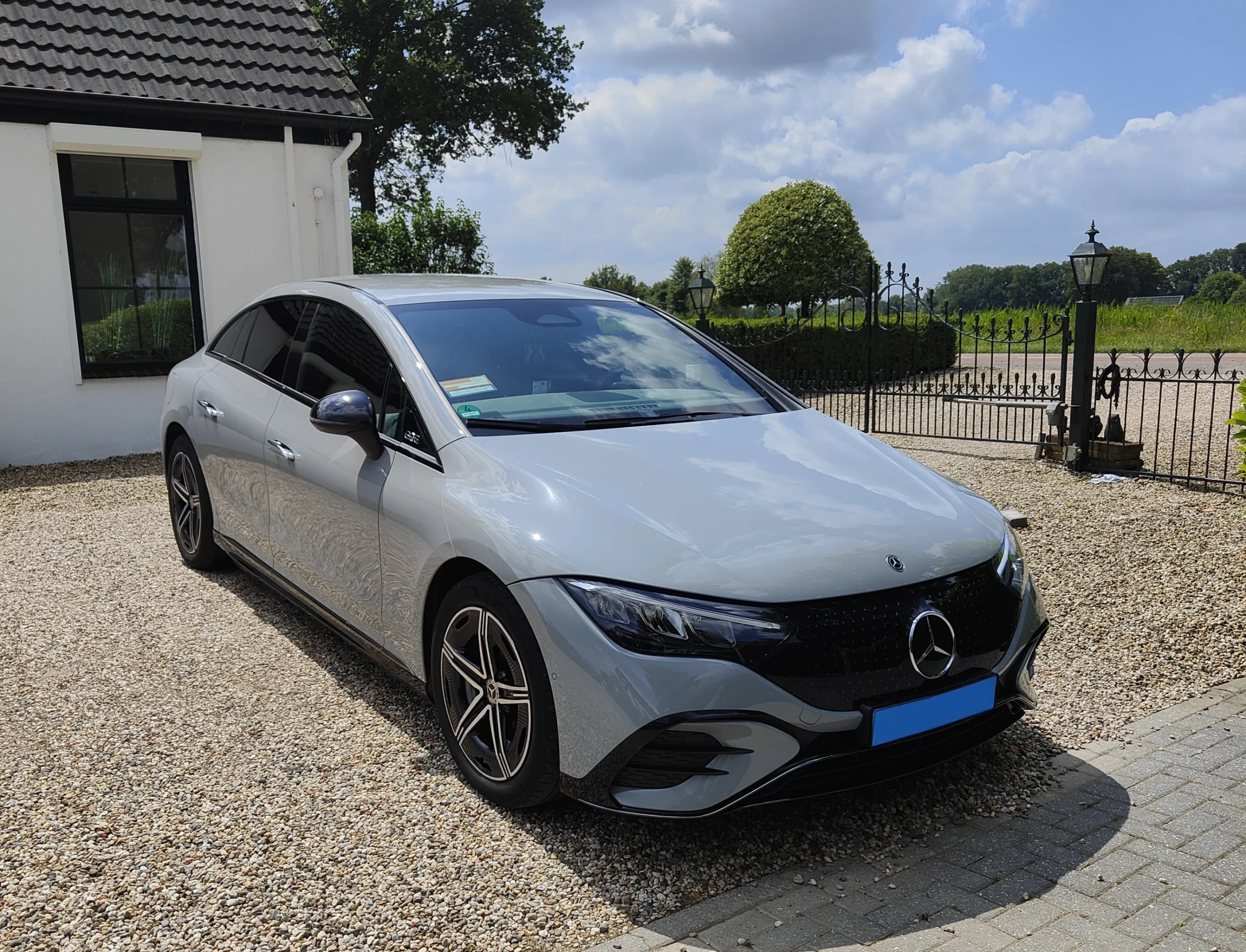 Elektrische Mercedes EQS taxi van Taxi Schimmel, luxe en duurzaamheid